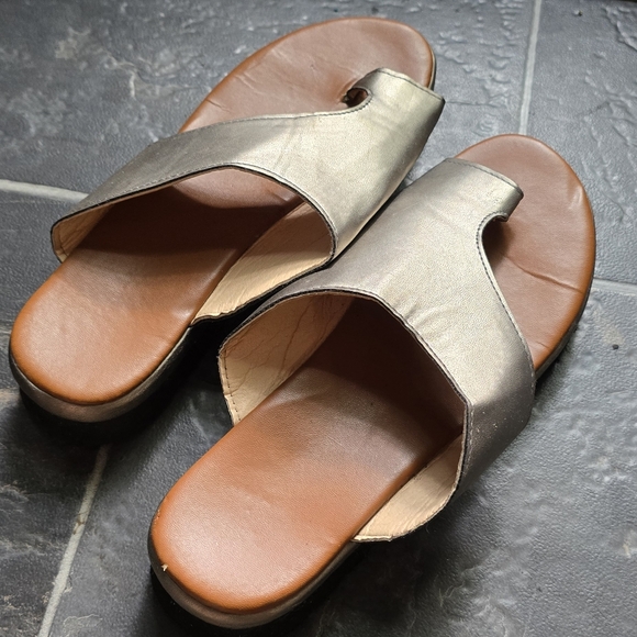 3 for $20 💕 10 inch heel to toe sandals - Picture 2 of 3